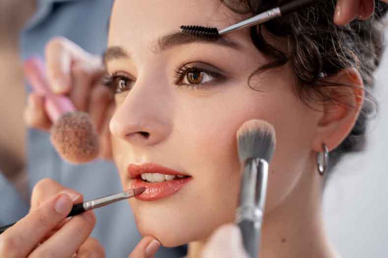 Best make up studio in Bhopal | Best make up studio for
women in new market
